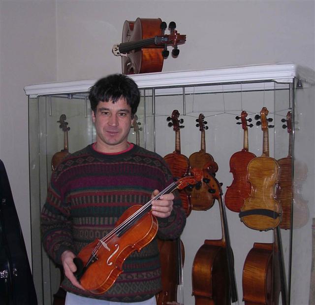 Guitare à archet de Philippe Berne luthier 